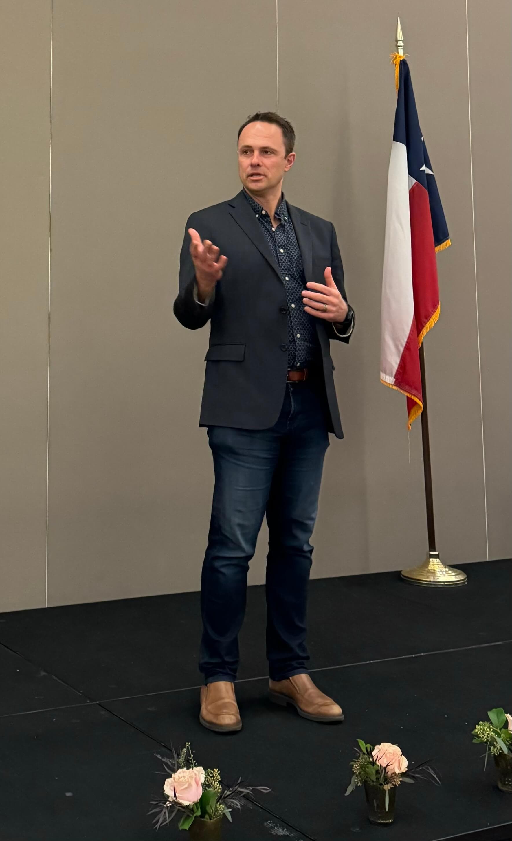 Jason Ochs, Jackson Hole keynote speaker, presenting at a formal leadership conference in Wyoming